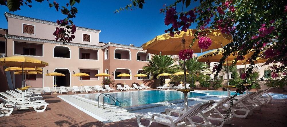 Residence Sos Alinos Cala Liberotto Buitenkant foto
