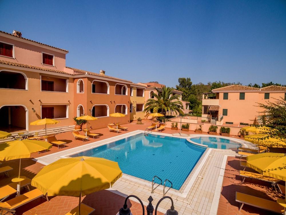 Residence Sos Alinos Cala Liberotto Buitenkant foto