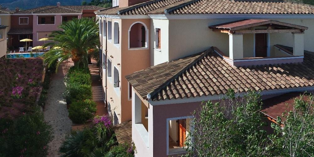 Residence Sos Alinos Cala Liberotto Buitenkant foto
