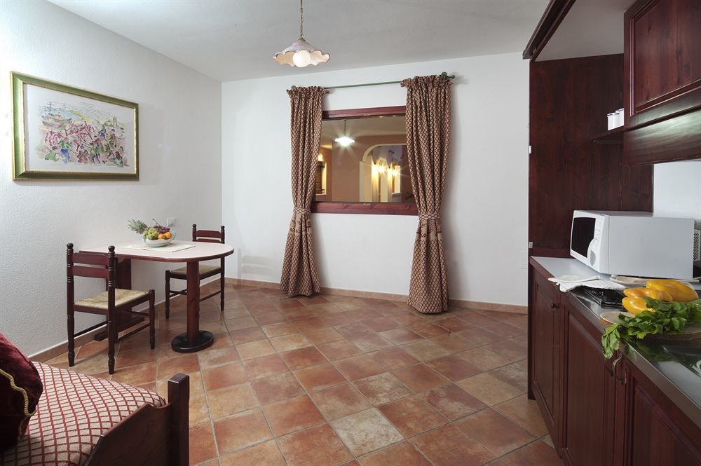 Residence Sos Alinos Cala Liberotto Buitenkant foto