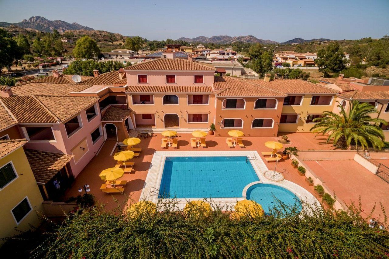 Residence Sos Alinos Cala Liberotto Buitenkant foto
